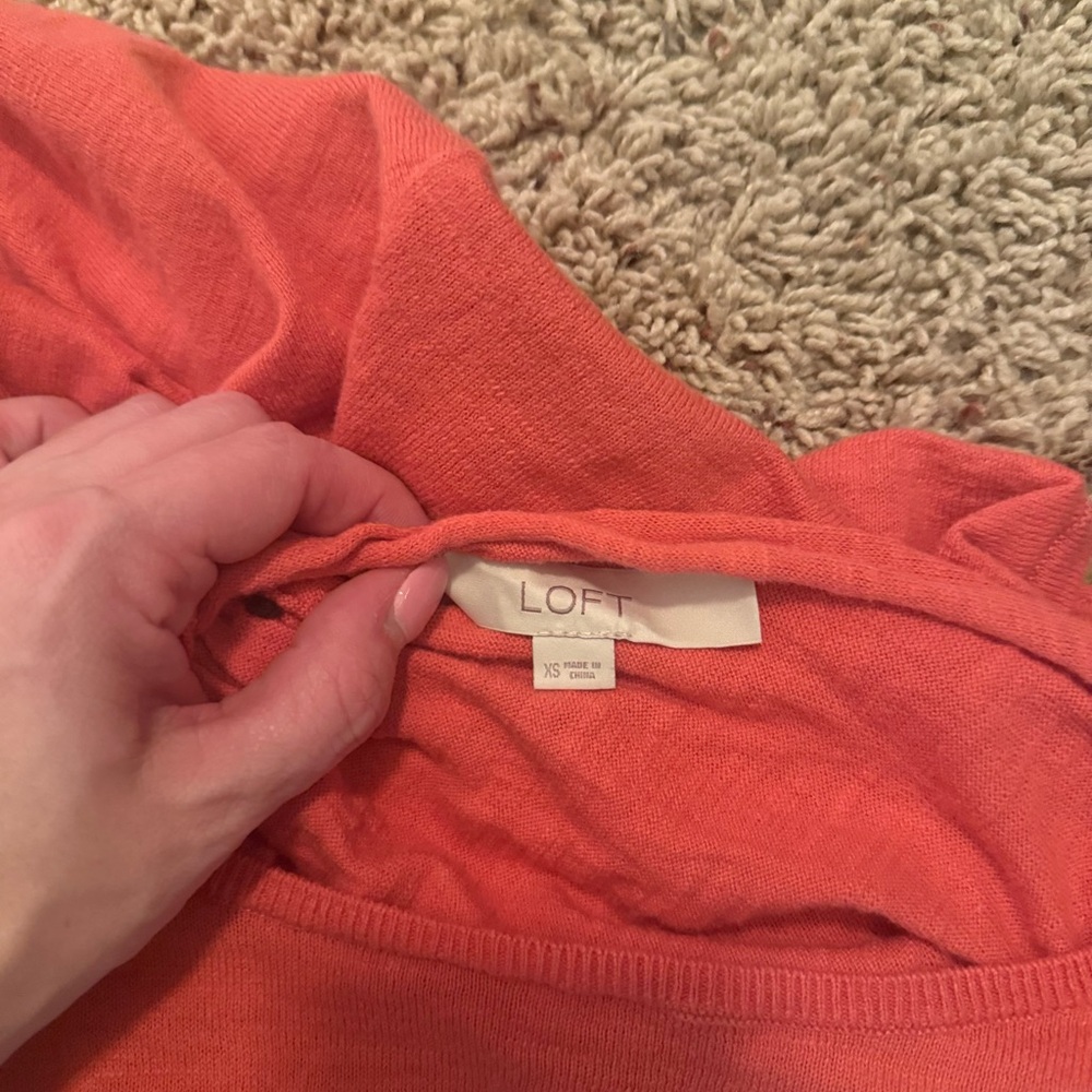 LOFT Coral Short Sleeve light weight sweater with twisted back detail - Picture 4 of 4